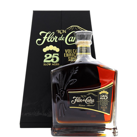 Bottiglia di Flor de Caña 25 anni centenario con astuccio