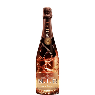 MOËT & CHANDON N.I.R. con la luce