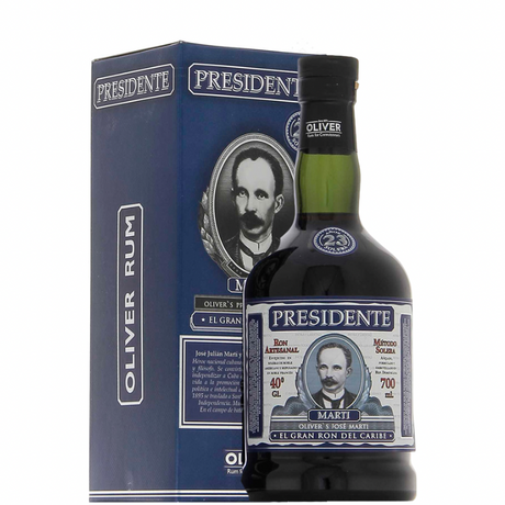 Bottiglia di rum Presidente 23 anni